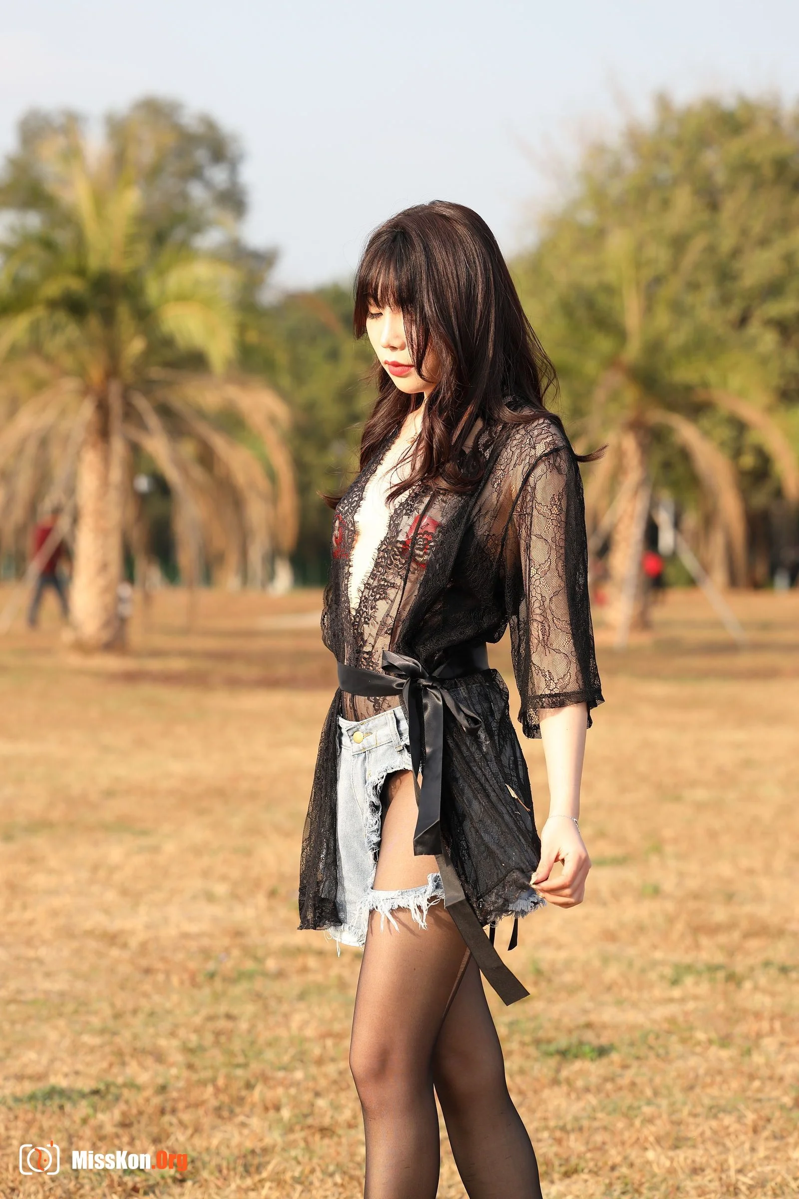 Zhizhi Booty: Black lace (Magic Mirror Street Photography) - Photo 2
