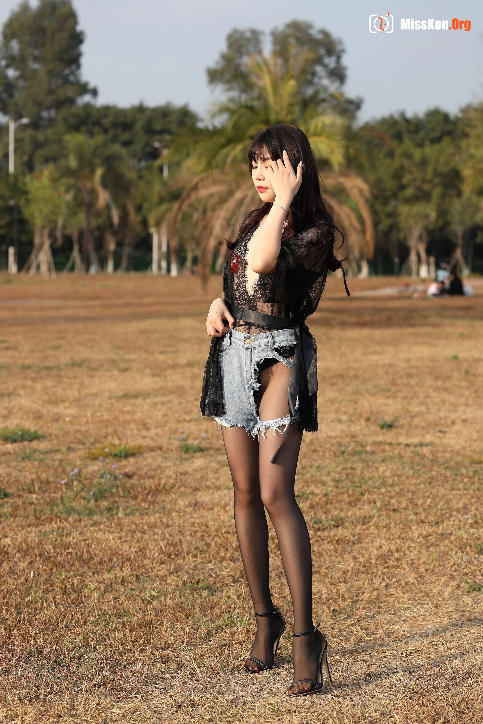 Zhizhi Booty: Black lace (Magic Mirror Street Photography) - Photo 7