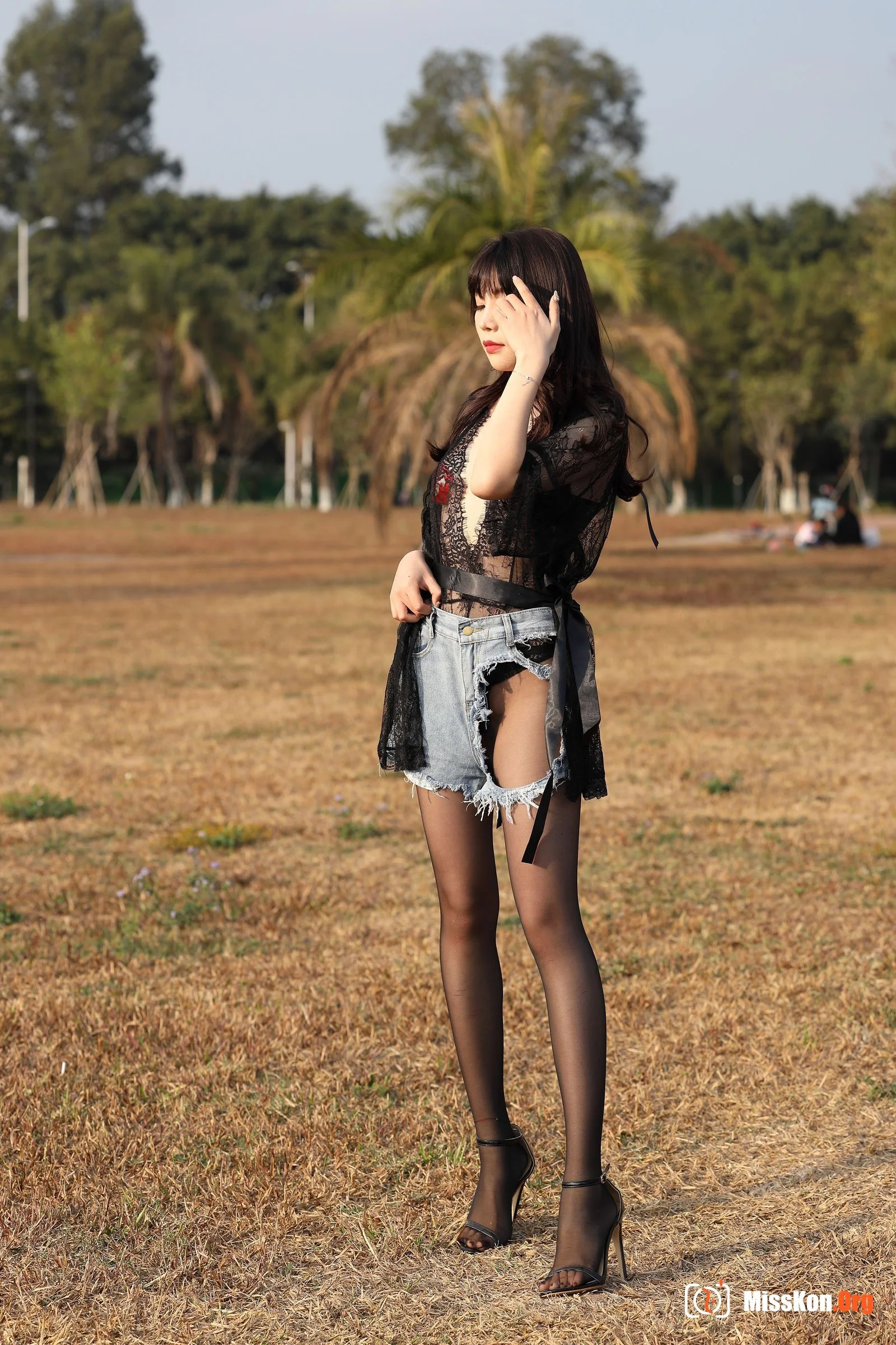 Zhizhi Booty: Black lace (Magic Mirror Street Photography) - Photo 8