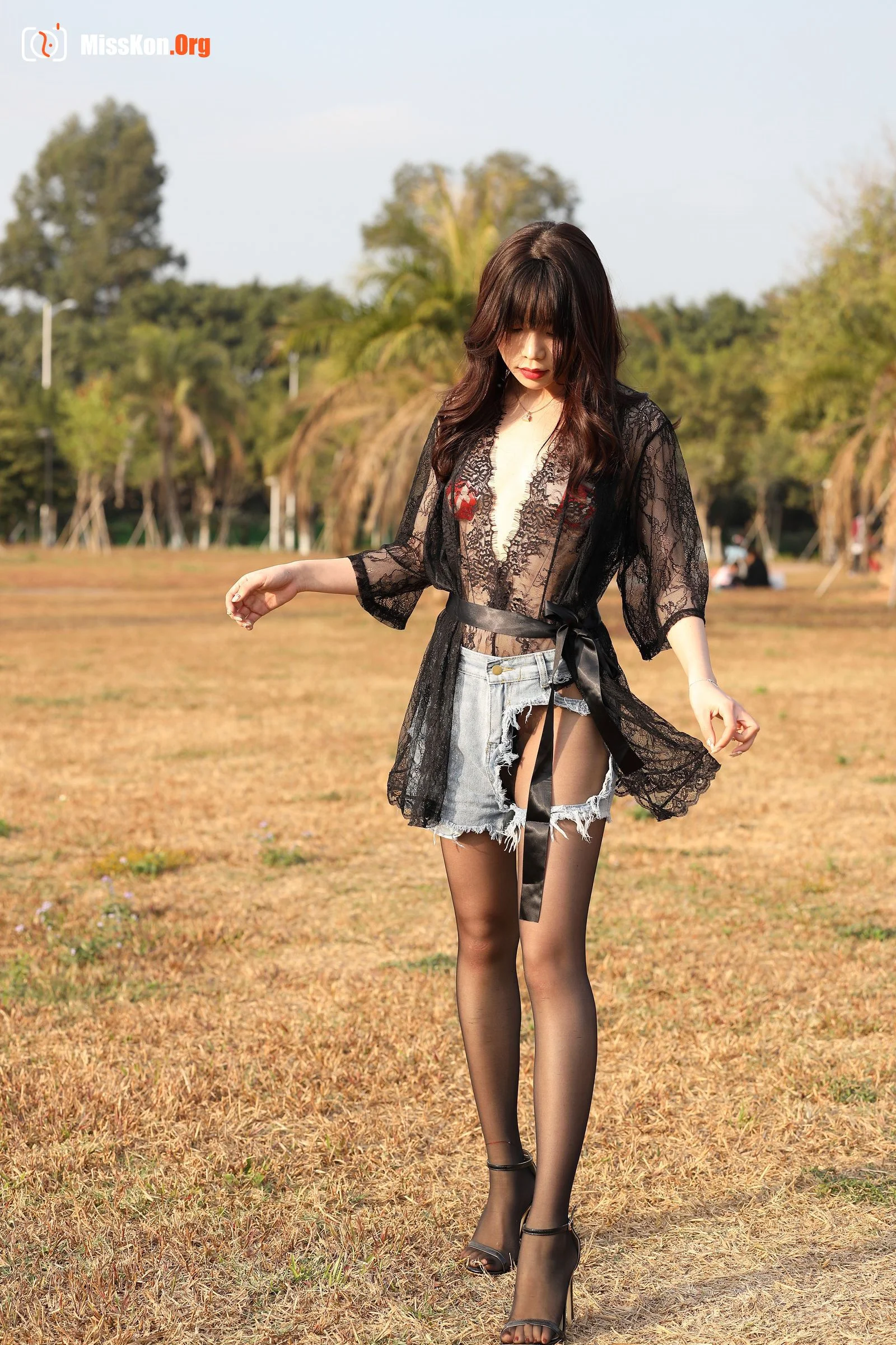Zhizhi Booty: Black lace (Magic Mirror Street Photography) - Photo 9