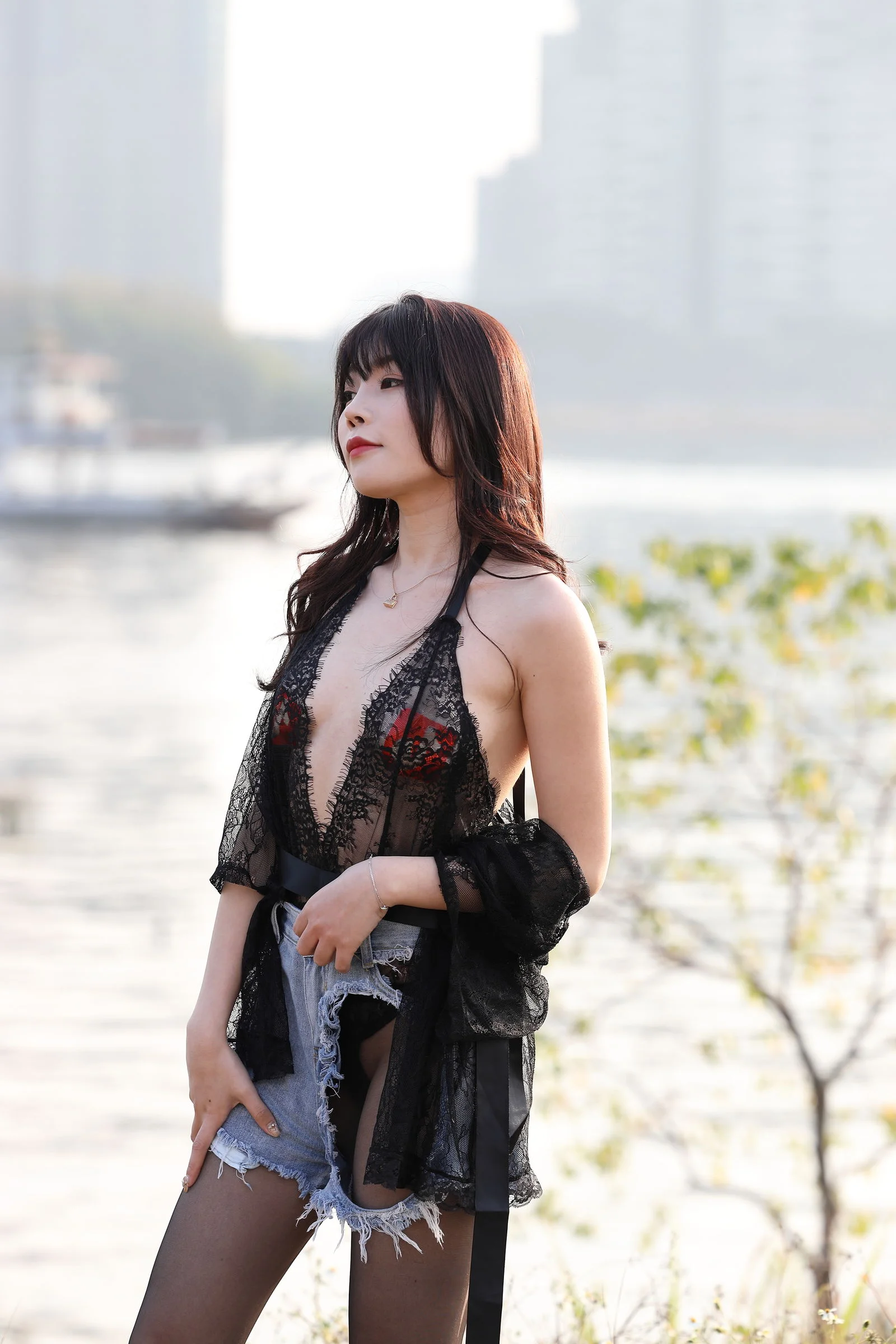 Zhizhi Booty: Black lace (Magic Mirror Street Photography)