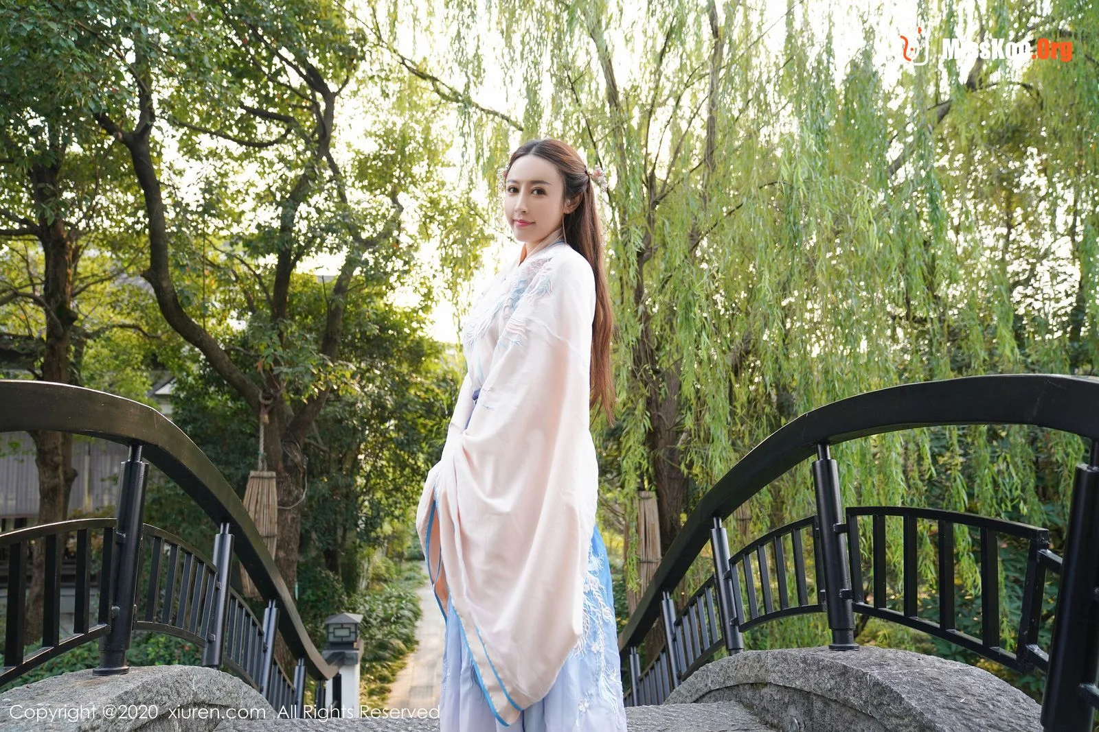 Zhou Jingkong - Photo 11