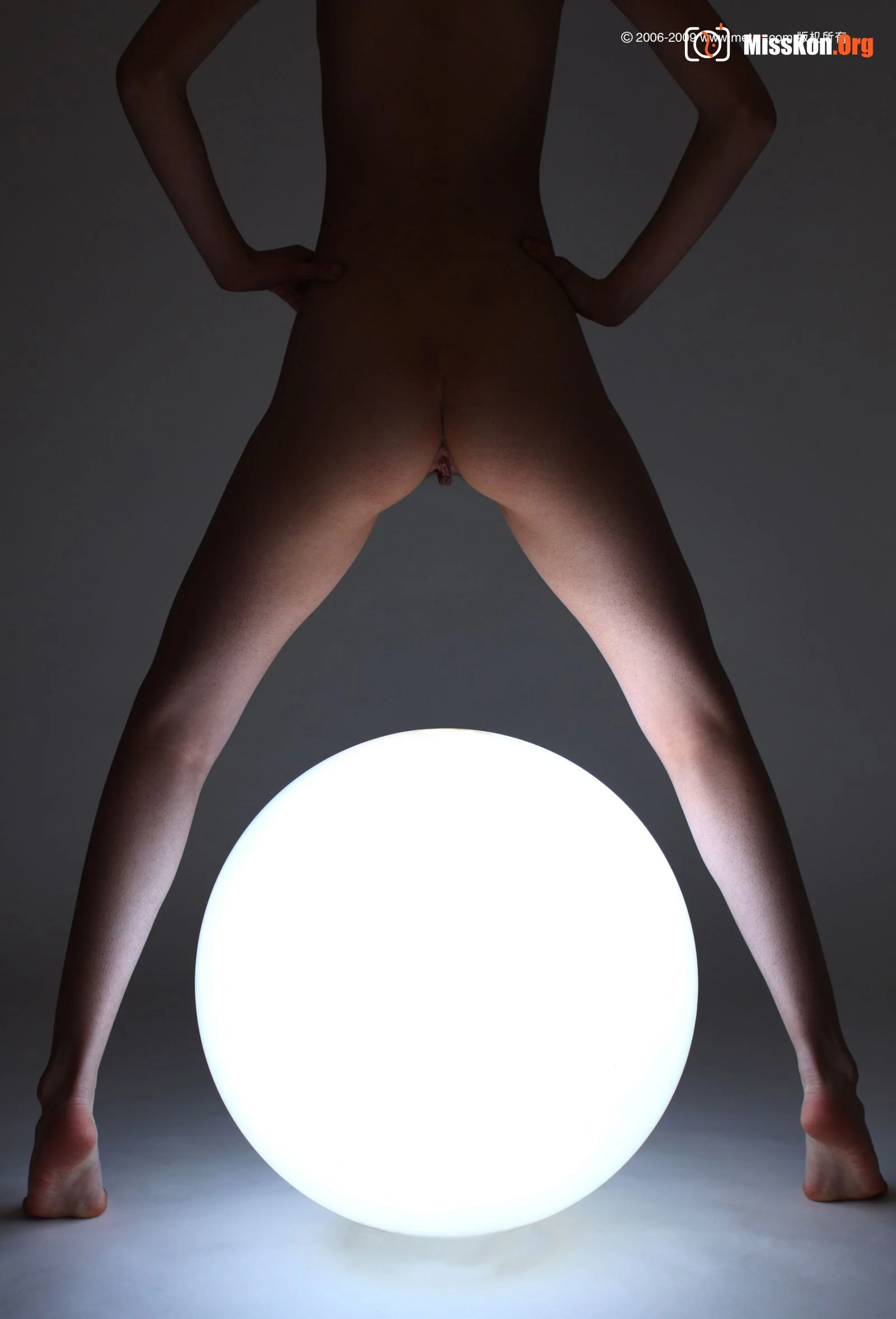 Zhu Qian: Girl next to crystal ball (2009-01-19) - Photo 2