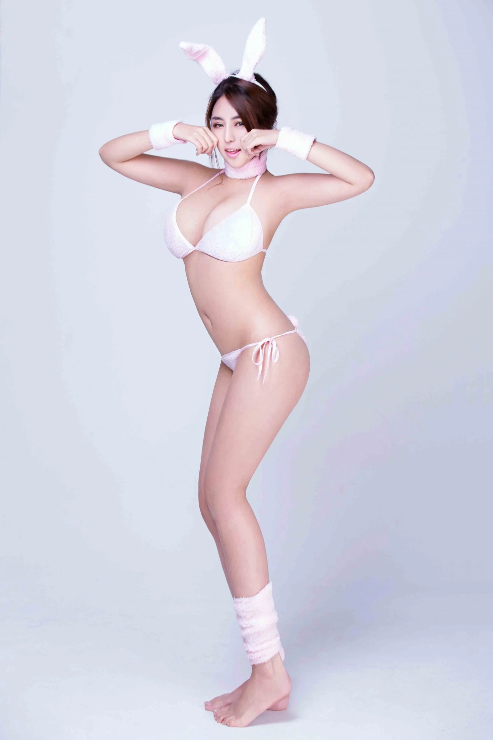 Zirui: model, DJ, entertainer