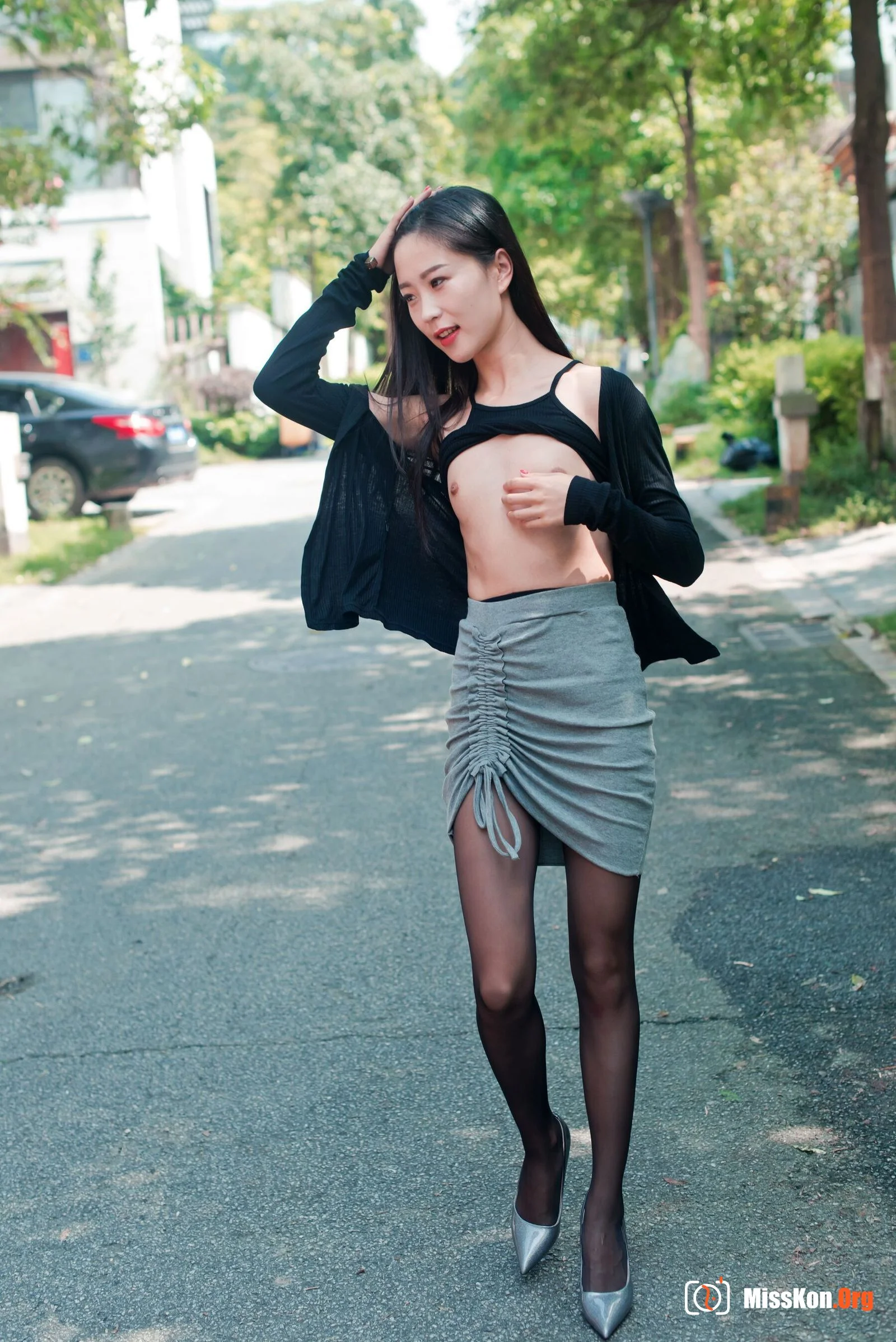 Ziyi Alice: Black silk gray dress - Photo 10