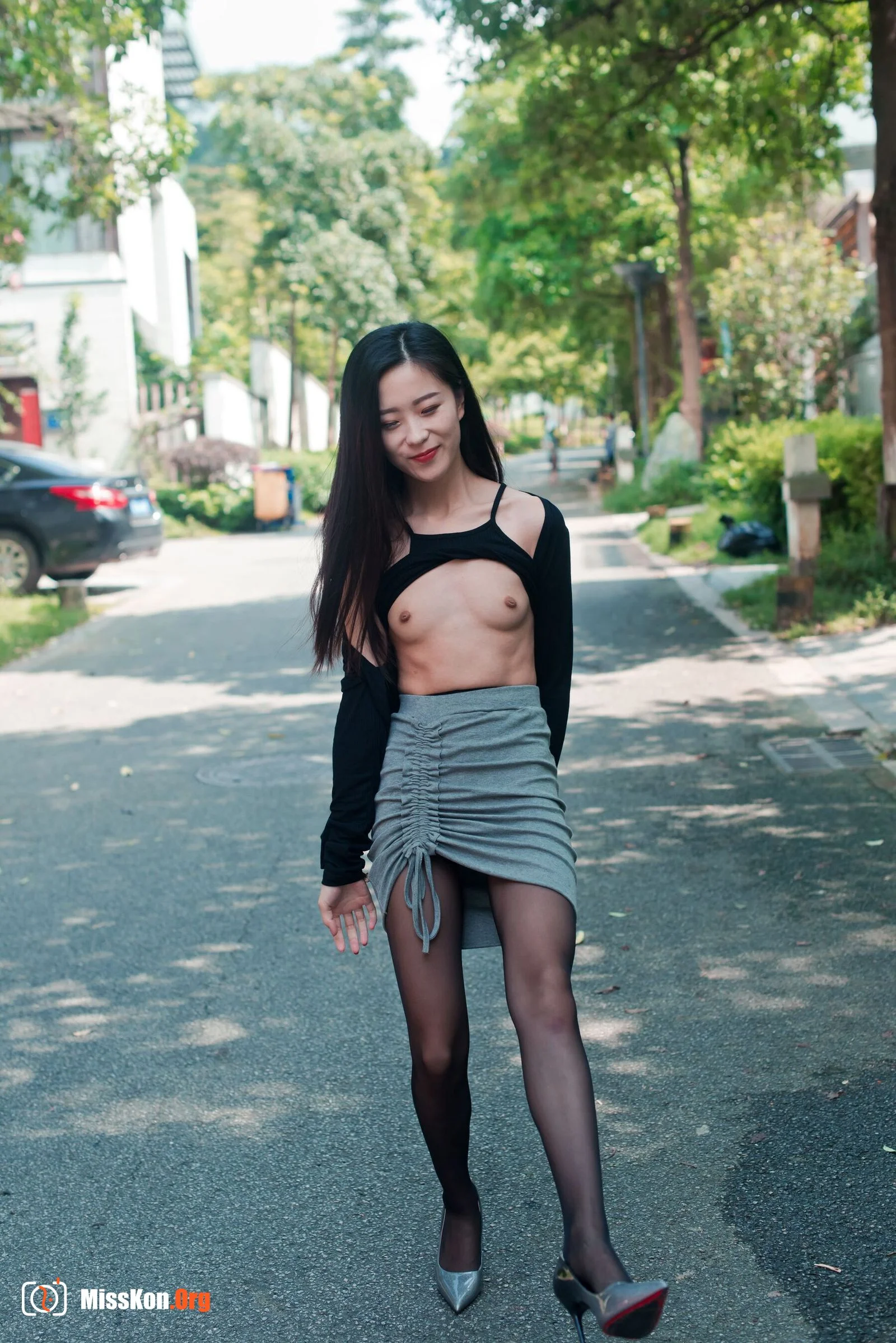 Ziyi Alice: Black silk gray dress - Photo 5