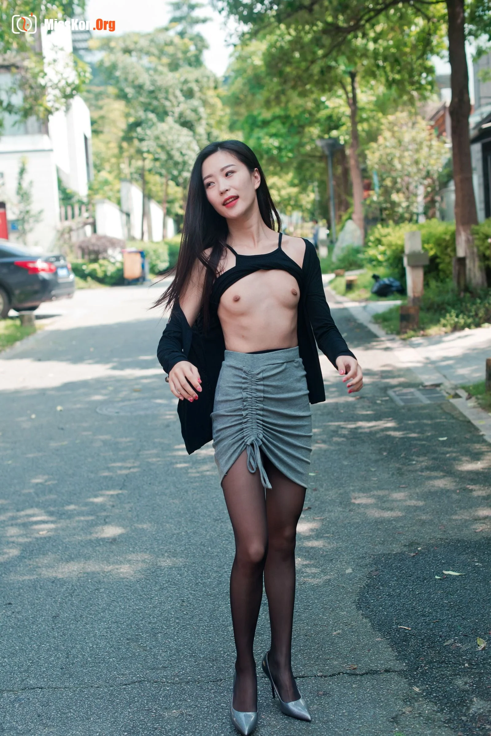 Ziyi Alice: Black silk gray dress - Photo 6