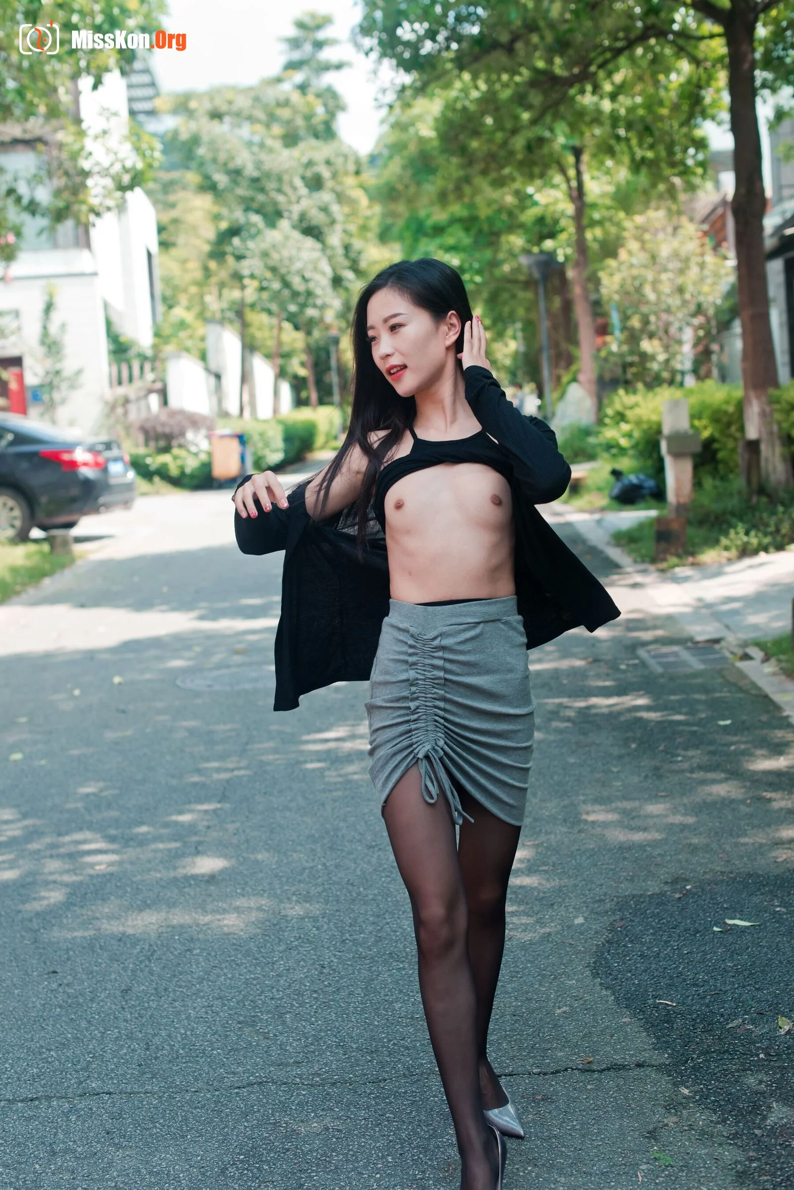 Ziyi Alice: Black silk gray dress - Photo 7