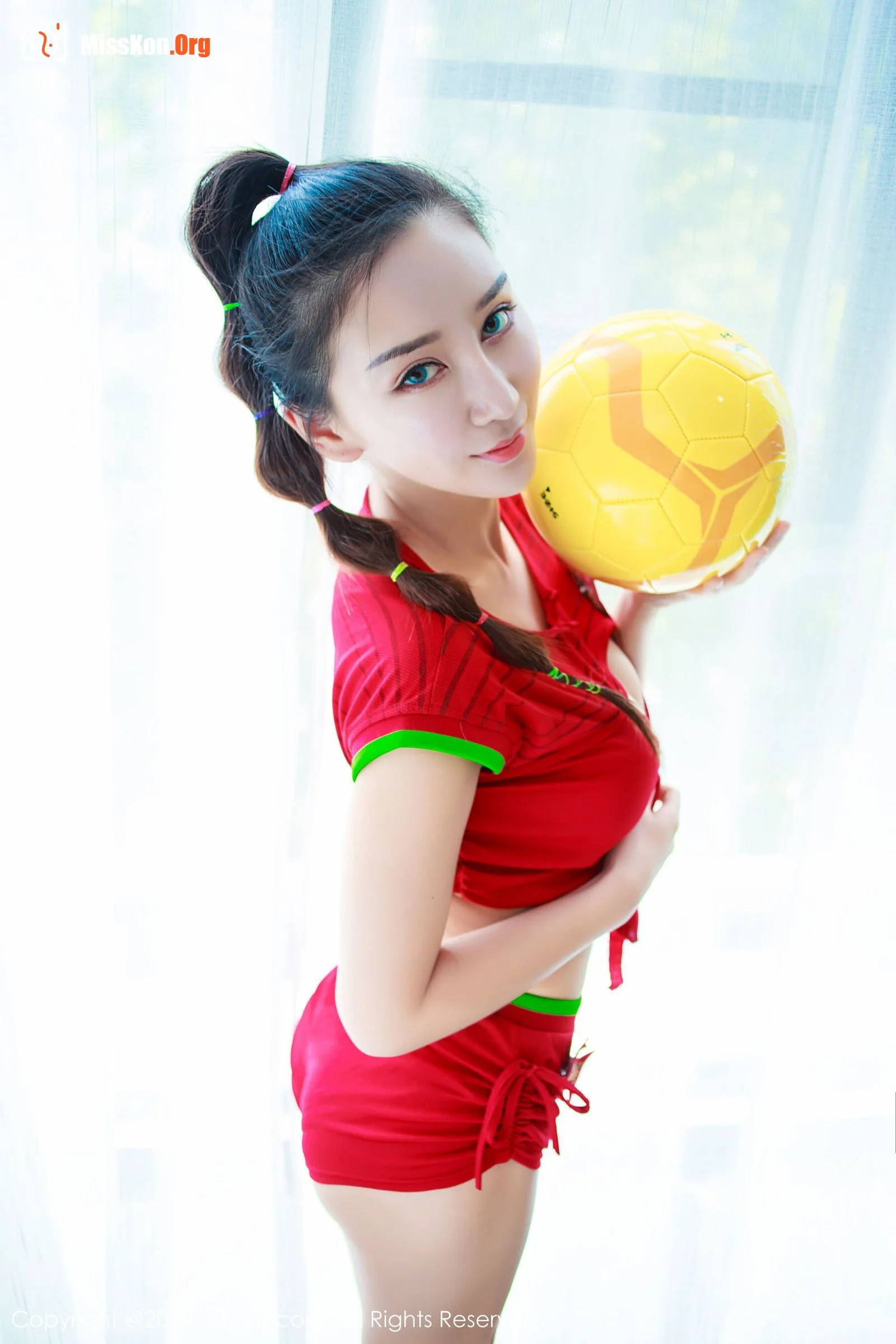 Zou Jingjing - Photo 12